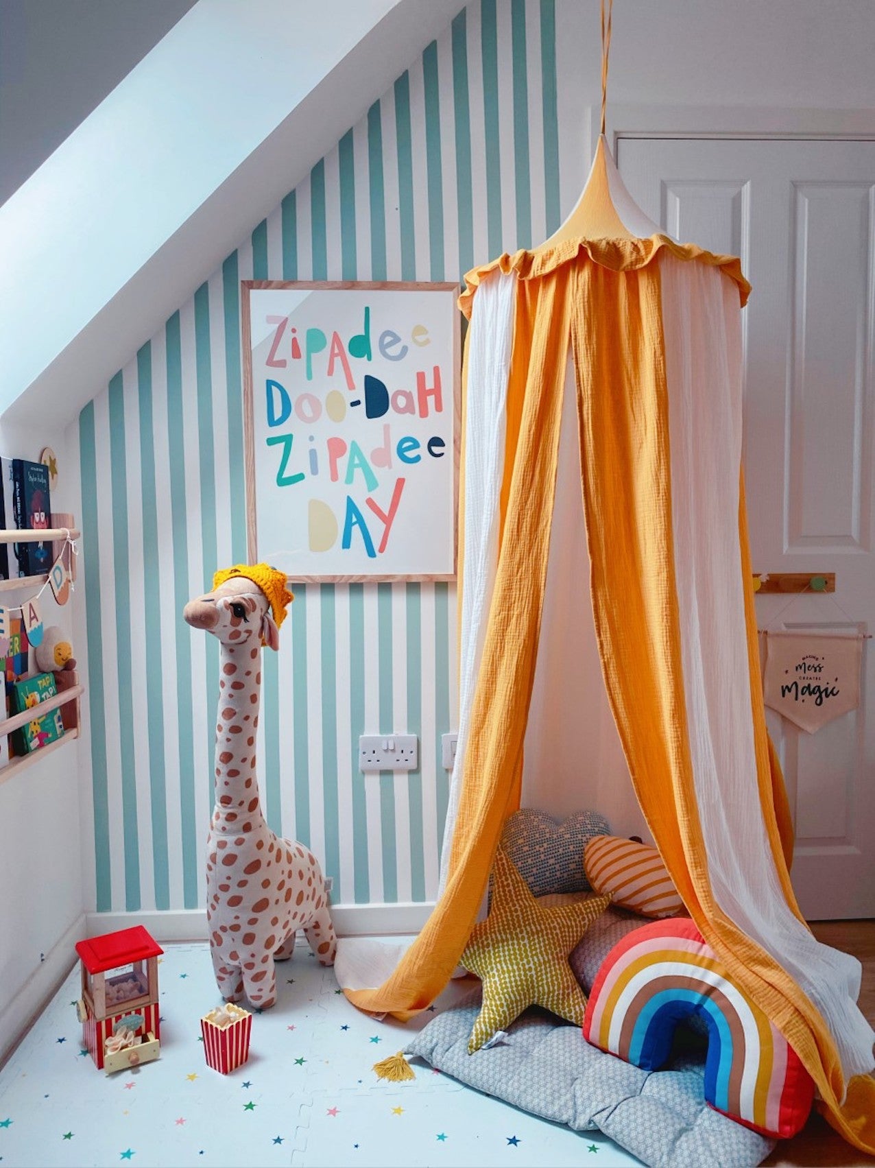 Circus stripe canopy play tent